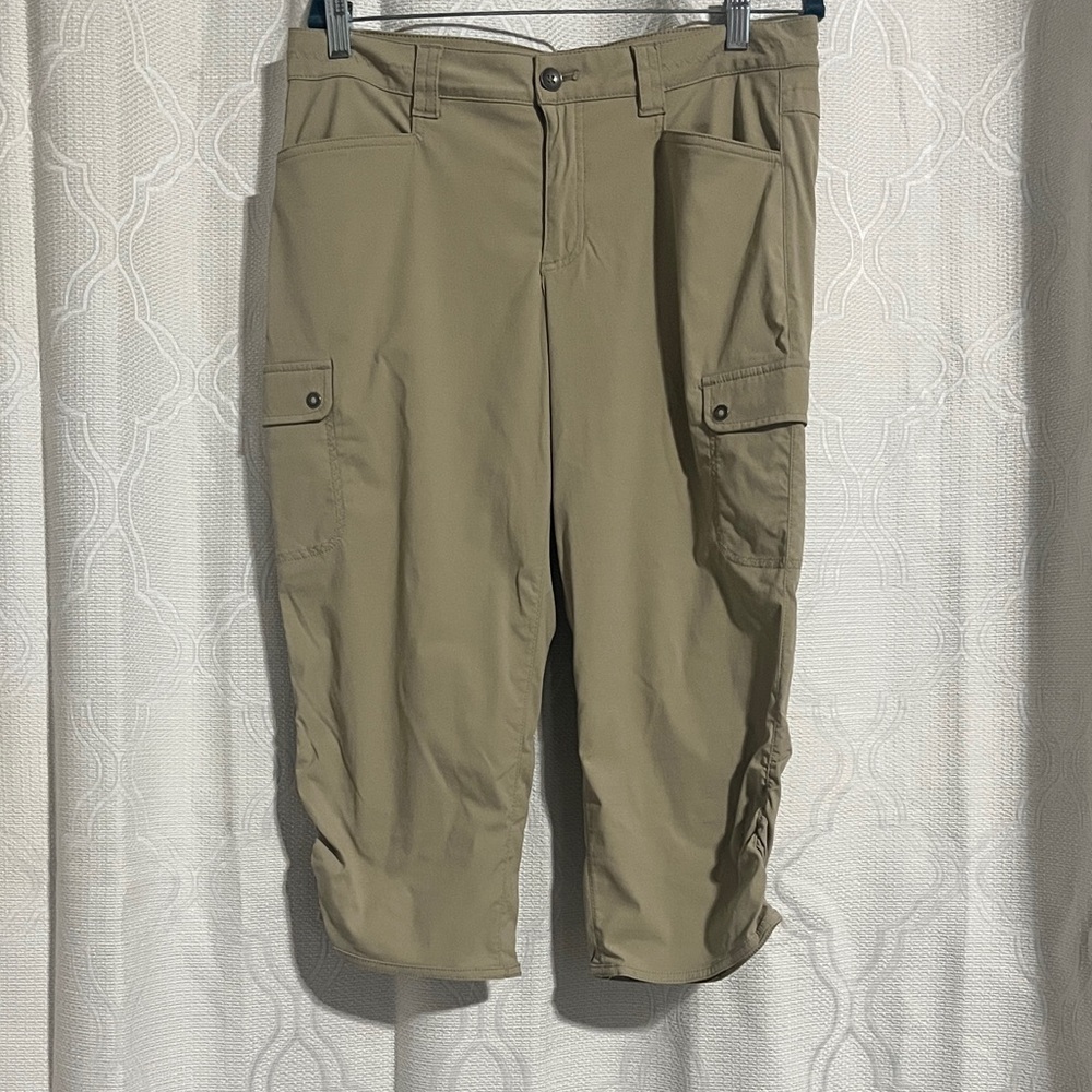 Eddie Bauer Women’s Tan Cargo Capris - Size 10